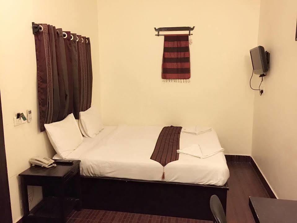 Tonle Khmer Guesthouse And Sky Bar Phnom Penh Exterior foto