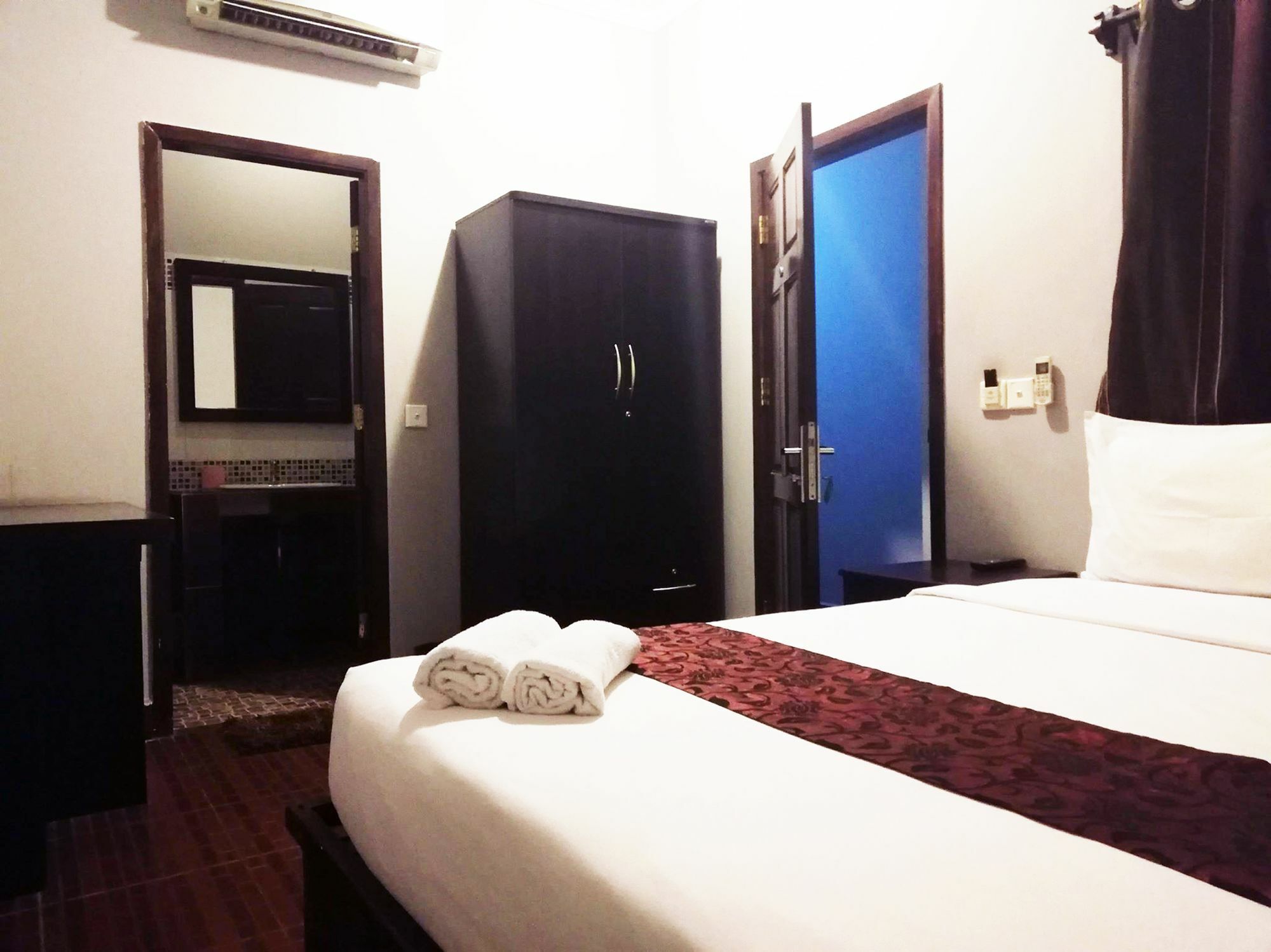Tonle Khmer Guesthouse And Sky Bar Phnom Penh Exterior foto